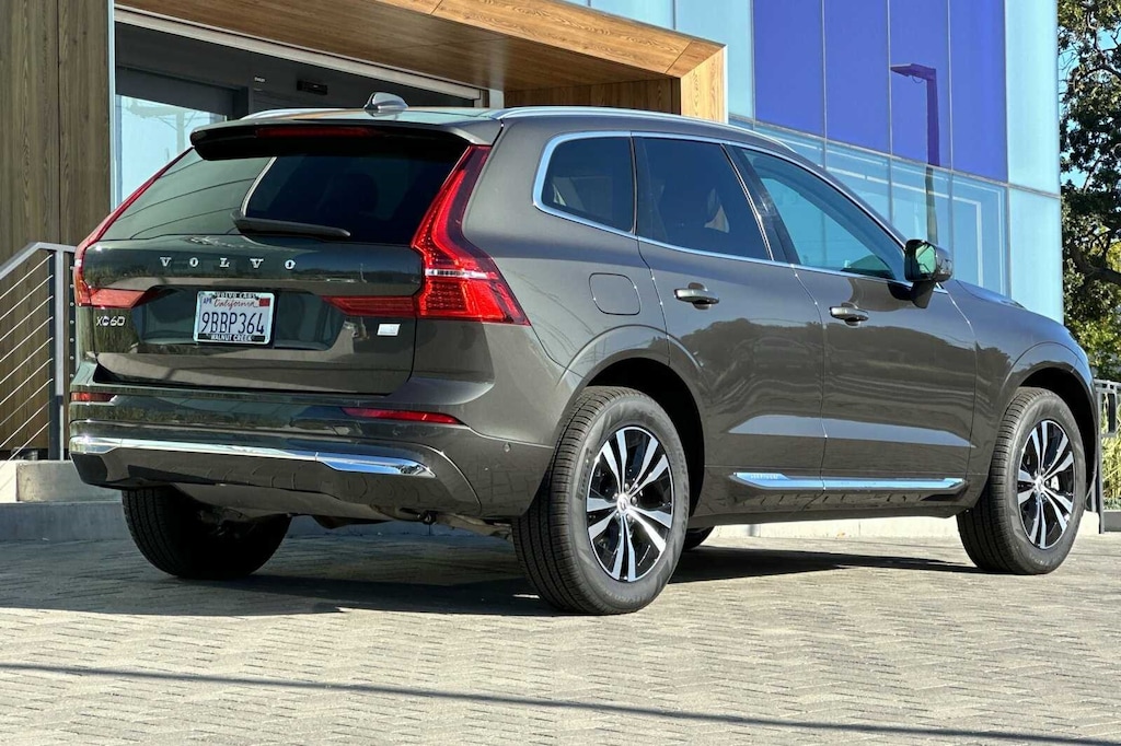 Certified 2022 Volvo XC60 Recharge Plug-In Hybrid T8 Inscription Expression Extended Range SUV
