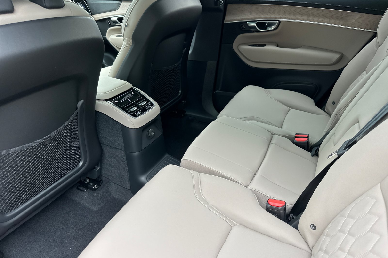 2026 Volvo XC90 Plus - Photo 12