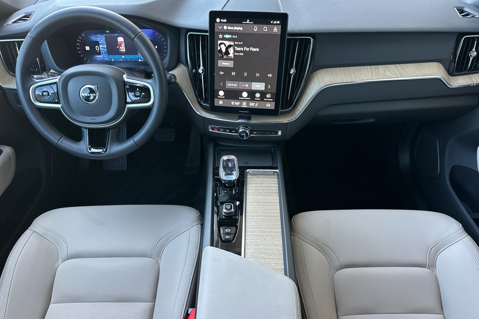 2026 Volvo XC60 Plus - Photo 13