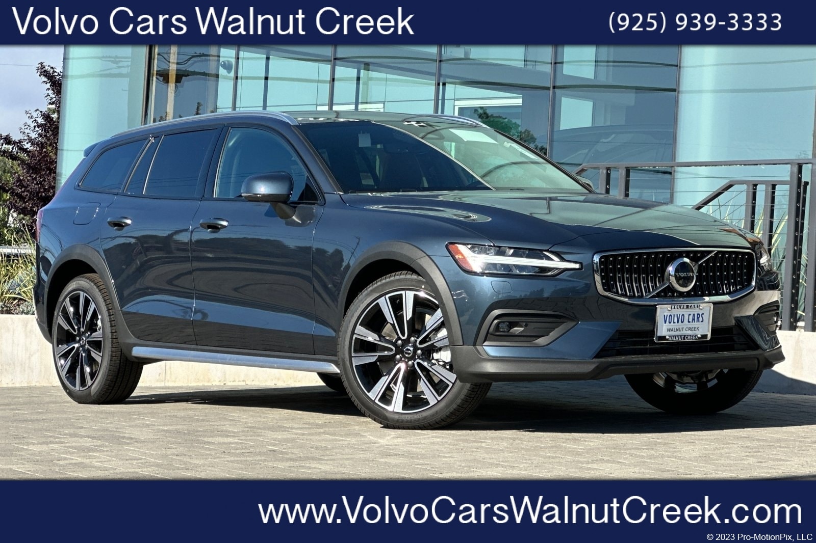 2025 Volvo V60 Cross Country Ultra's photo