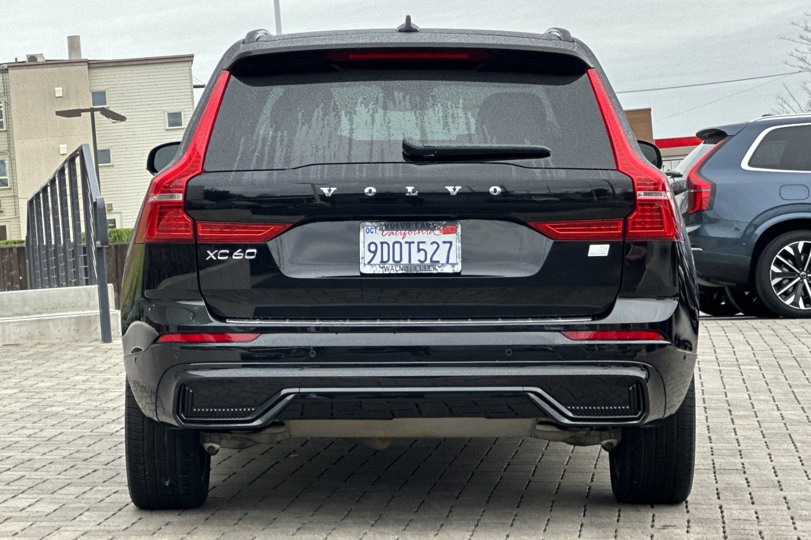 2023 Volvo XC60 Recharge Plug-In Hybrid Plus Dark photo 4