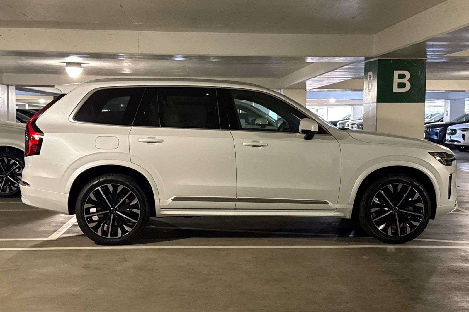 2025 Volvo XC90 B6 (2025.5) Core photo 2