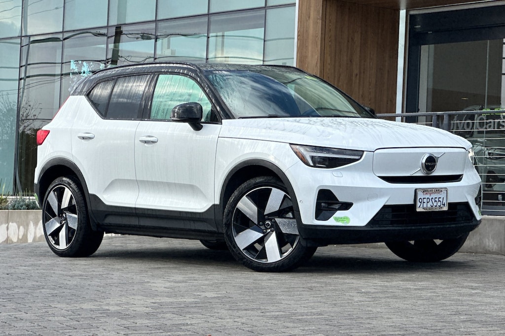 2023 Volvo XC40 Recharge Ultimate photo 2