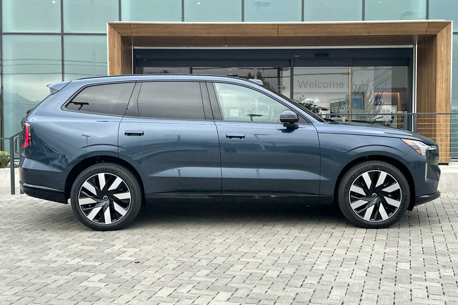 2025 Volvo EX90 Twin Motor Performance Plus photo 3