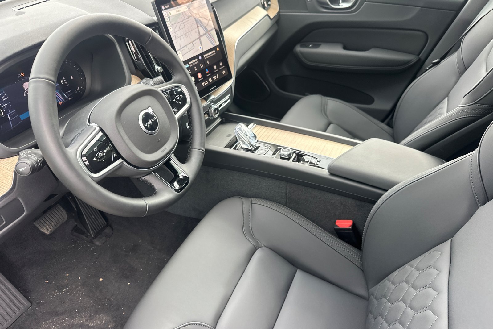 2026 Volvo XC60 Plus - Photo 10