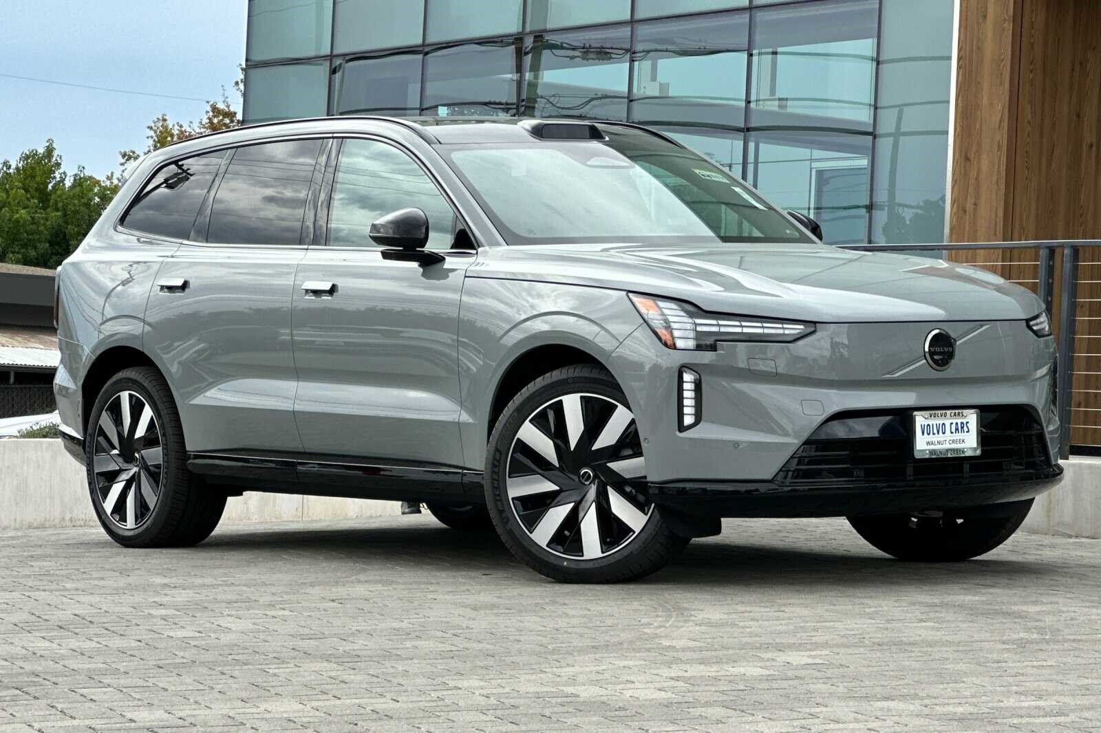 2025 Volvo EX90 Twin Motor Performance Plus photo 2