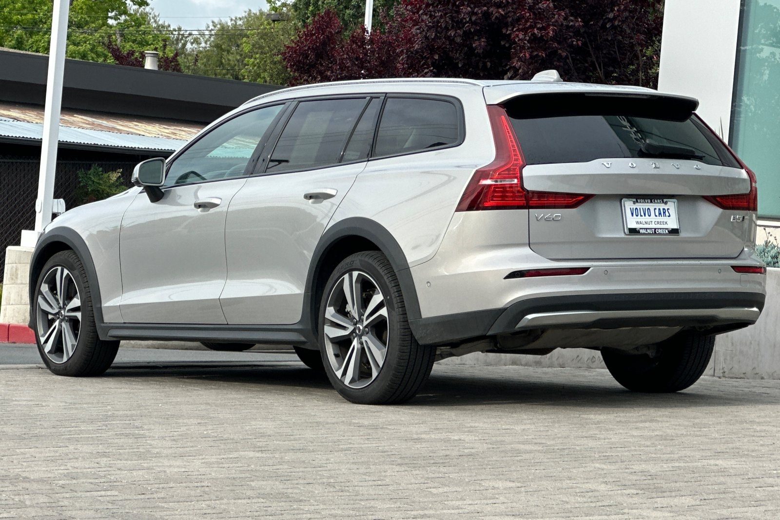 2025 Volvo V60 Cross Country B5 Plus photo 5
