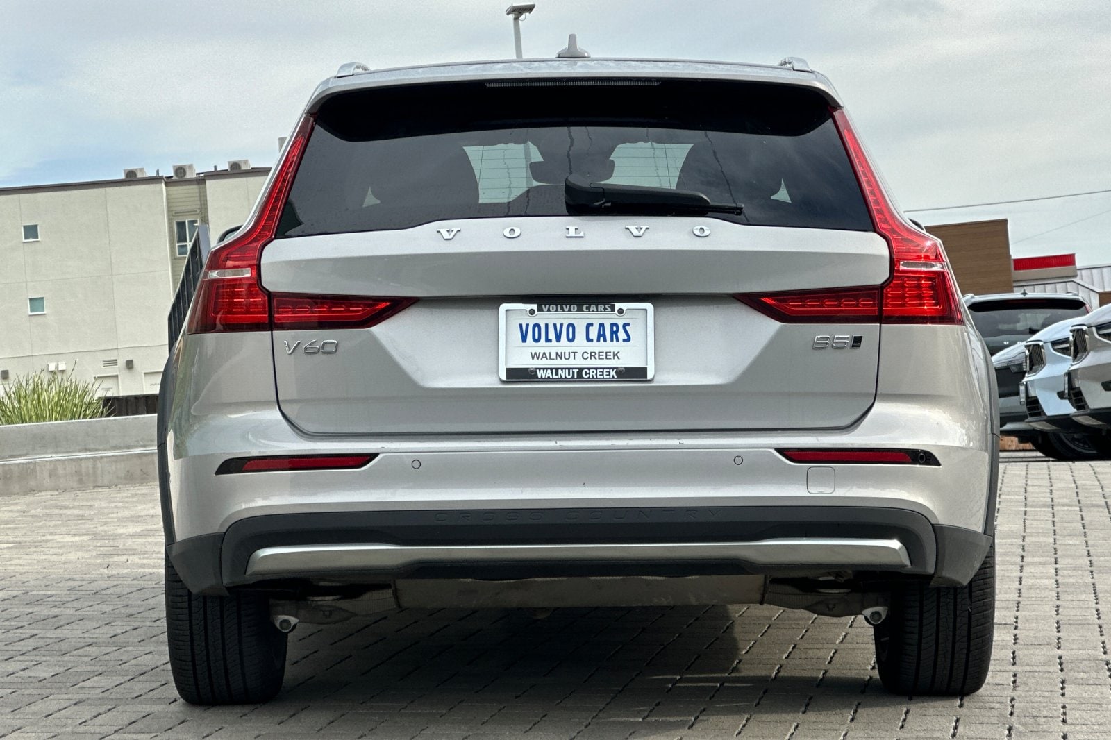 2025 Volvo V60 Cross Country B5 Plus photo 4