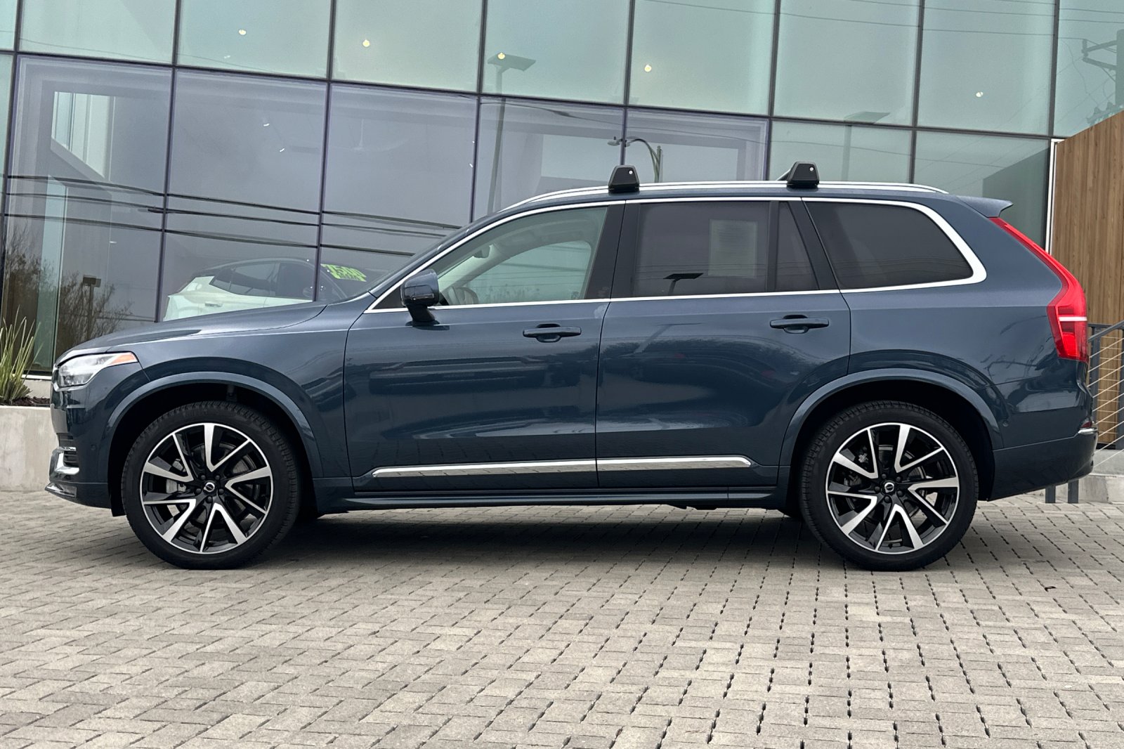 2023 Volvo XC90 B6 AWD Plus 6-Seater photo 6
