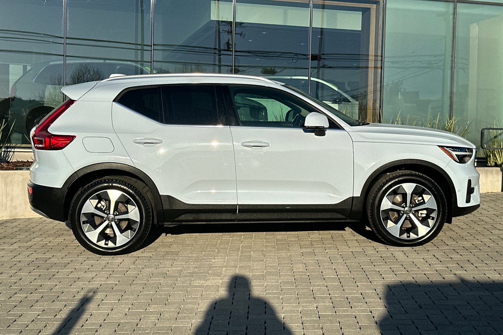 2025 Volvo XC40 B5 Plus Bright Theme photo 2
