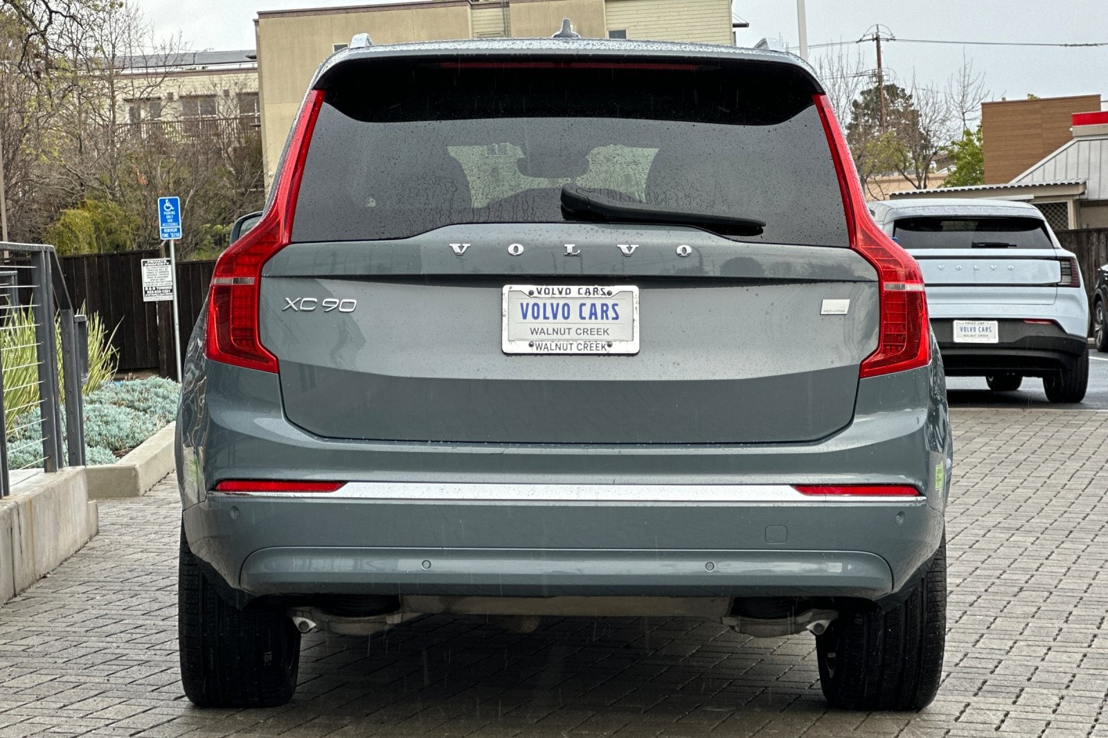 2023 Volvo XC90 Recharge Plug-In Hybrid Ultimate Bright 7-Seater photo 4