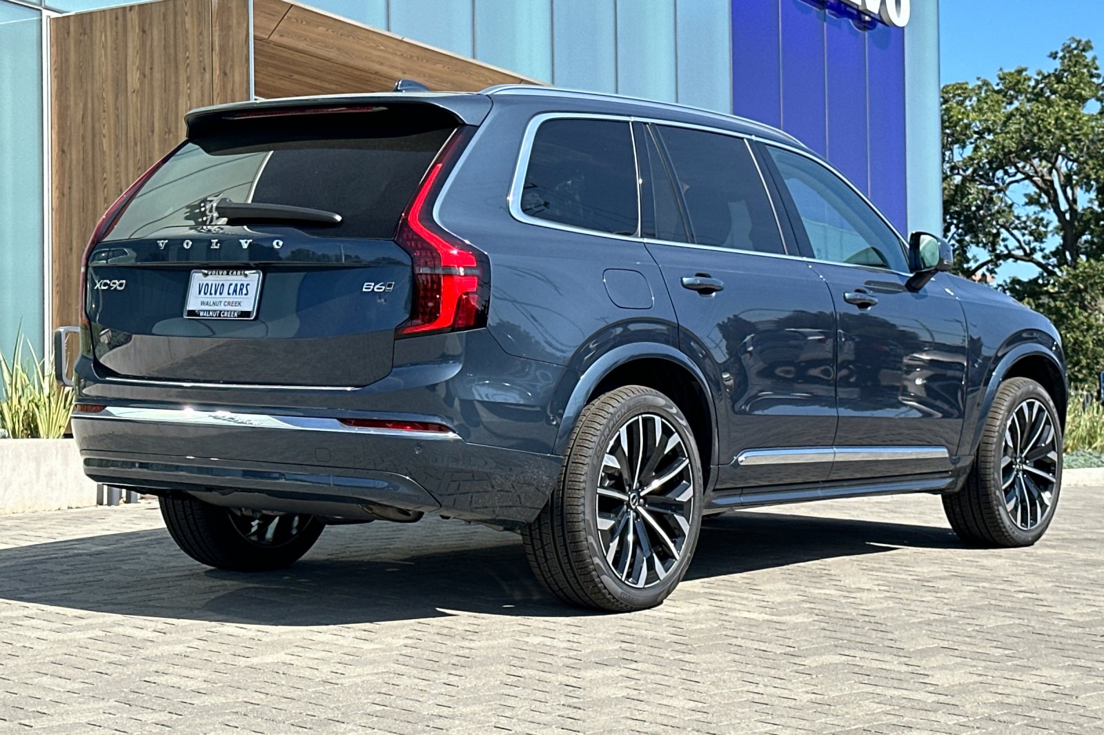 2025 Volvo XC90 Plus photo 4