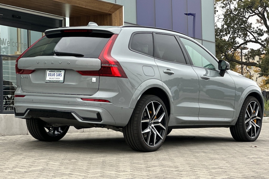 2026 Volvo XC60 Hybrid T8 Polestar photo 3