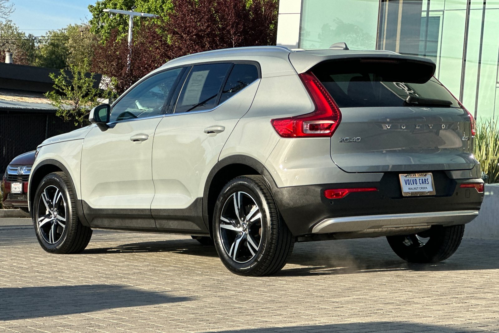 2025 Volvo XC40 B5 Core Bright Theme photo 5