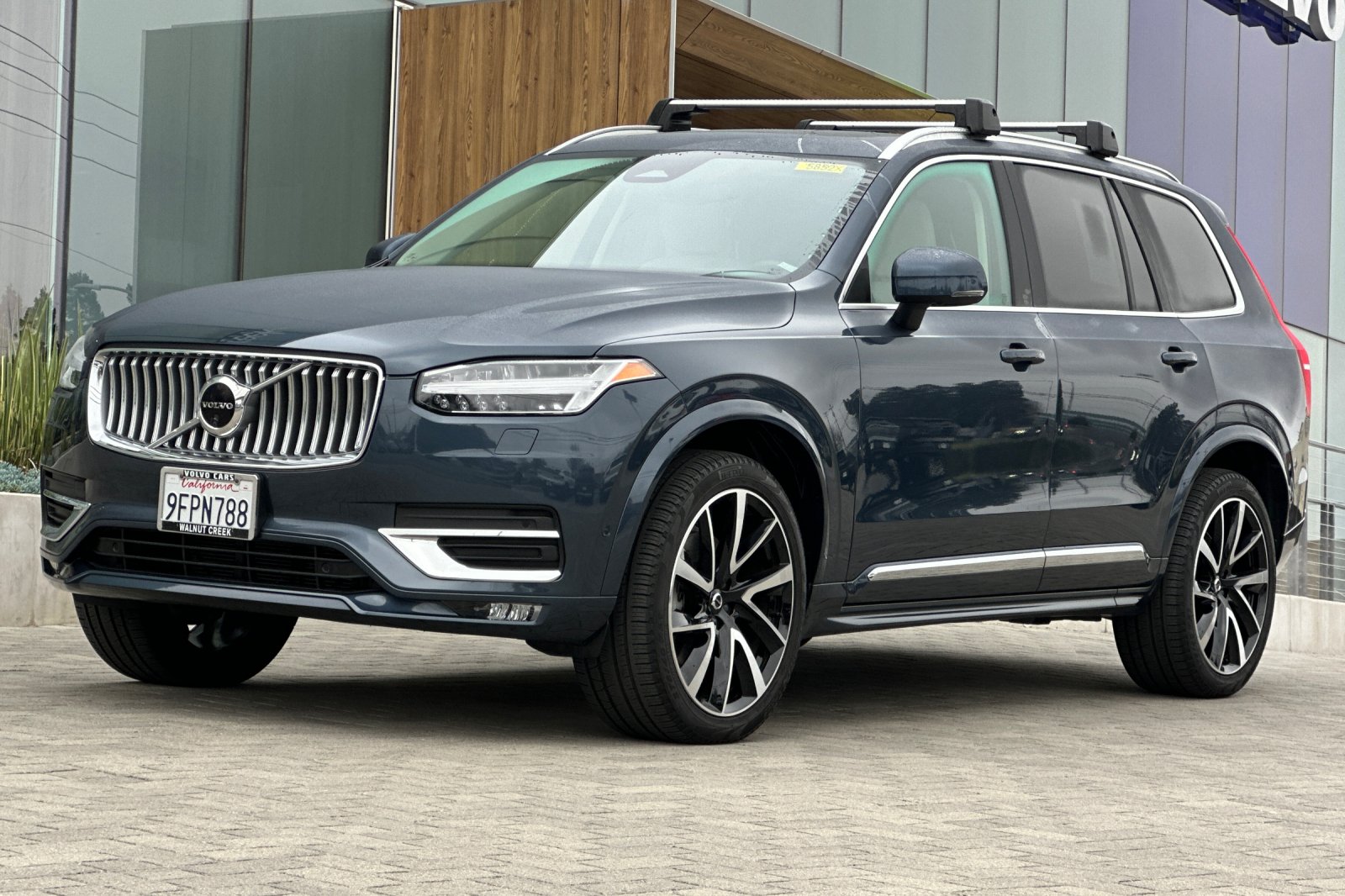 2023 Volvo XC90 B6 AWD Plus 6-Seater photo 3