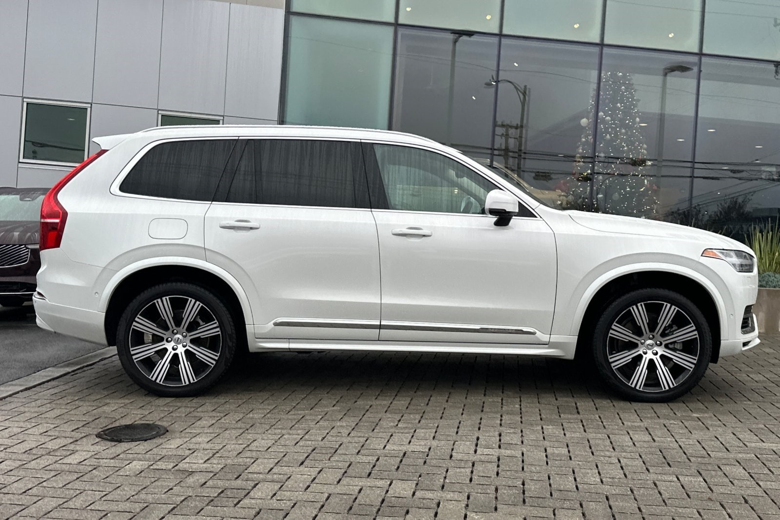 2023 Volvo XC90 Recharge Plug-In Hybrid Ultimate 6-Seater photo 2