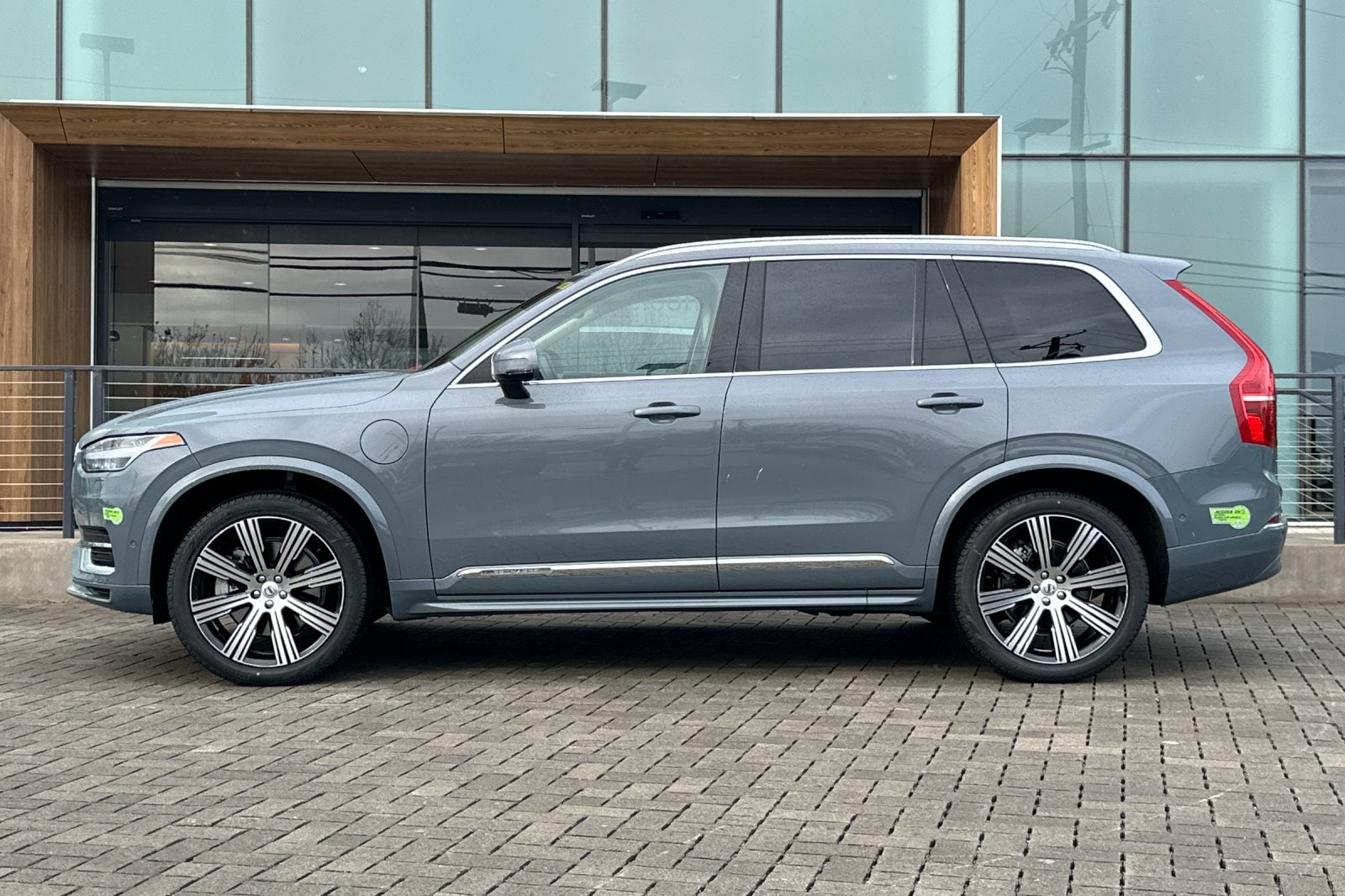 2023 Volvo XC90 Recharge Plug-In Hybrid Ultimate Bright 7-Seater photo 6