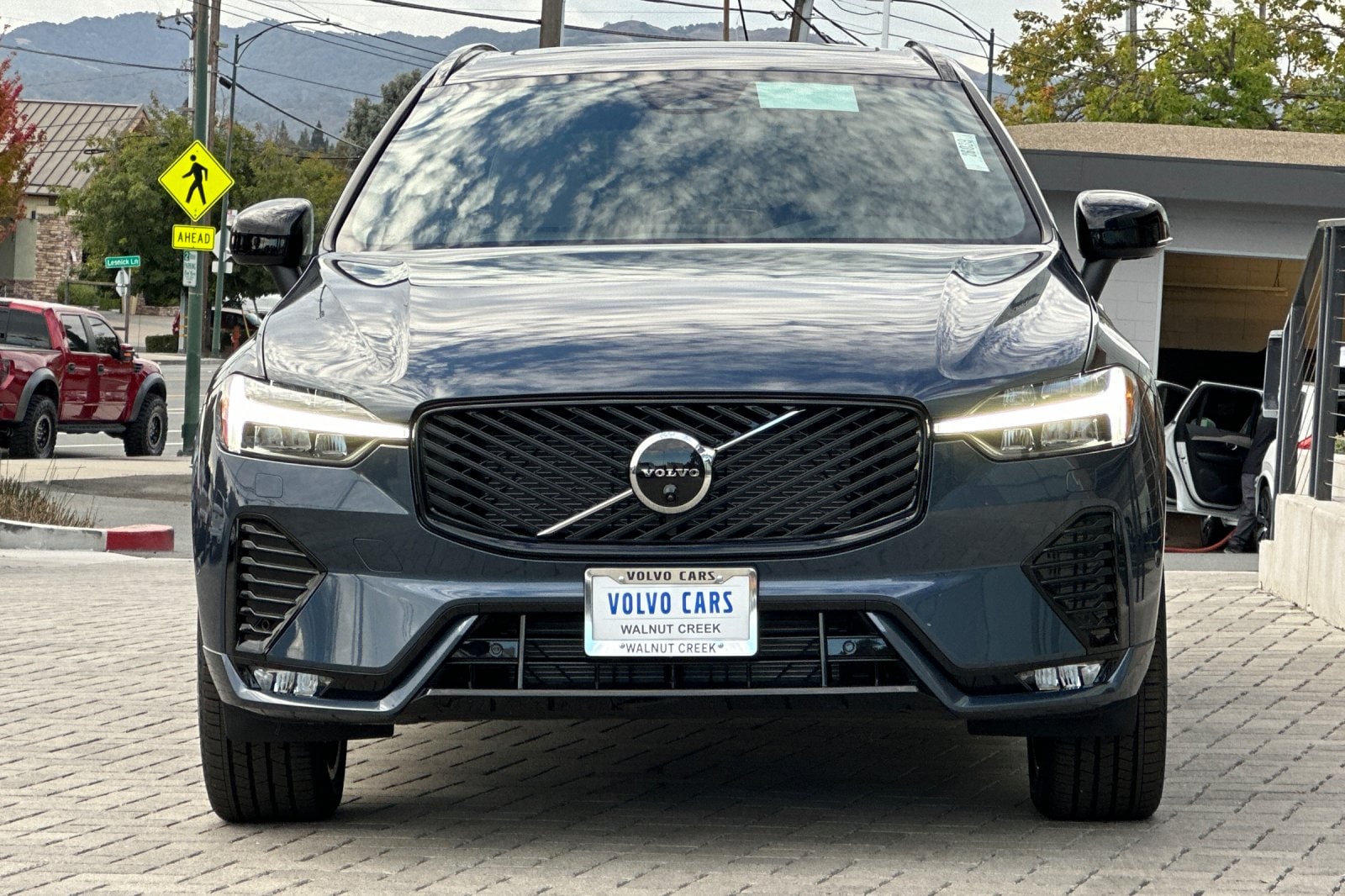 2026 Volvo XC60 Plus - Photo 9
