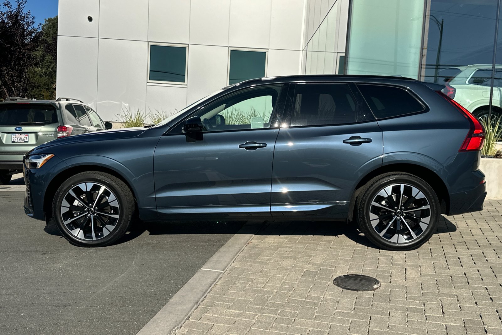 2026 Volvo XC60 Plus - Photo 7