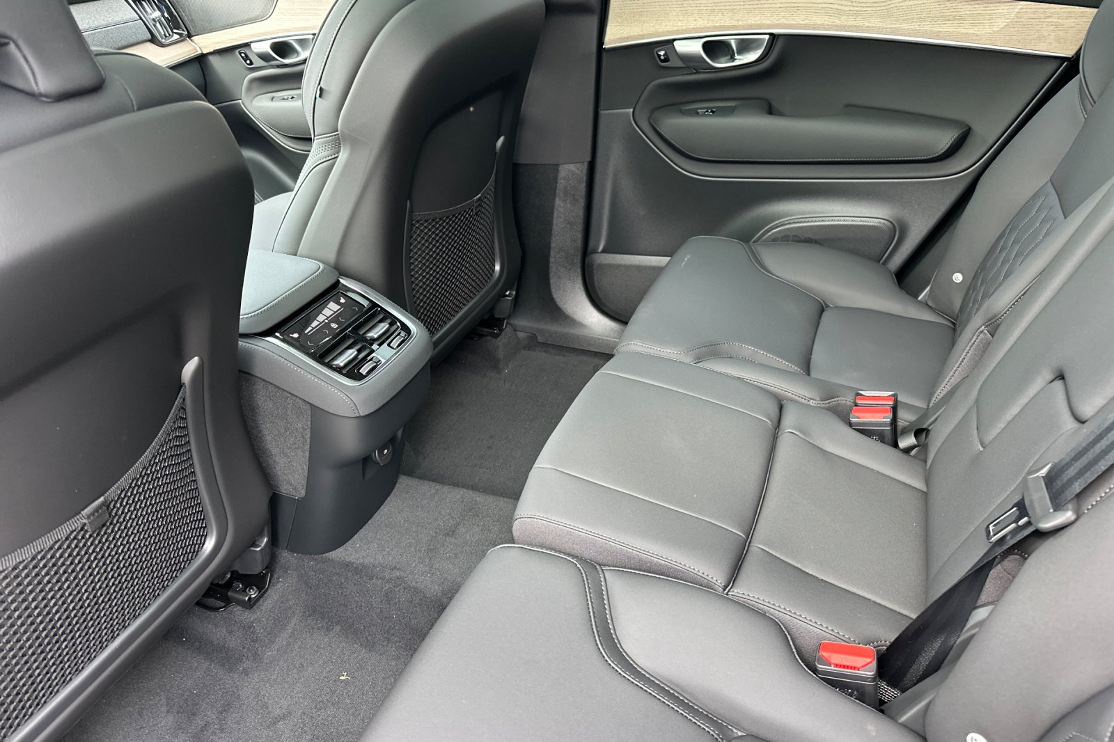 2025 Volvo XC90 Plus - Photo 12