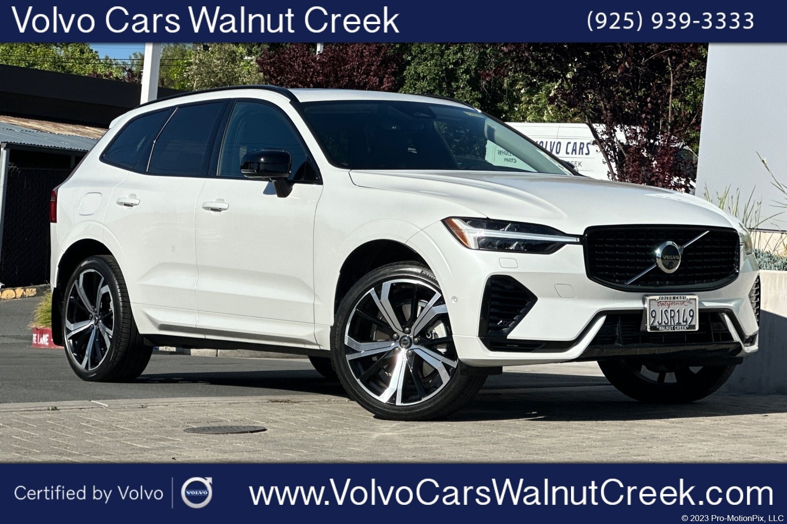 2024 Volvo XC60 T8 Ultimate Dark Theme AWD's photo