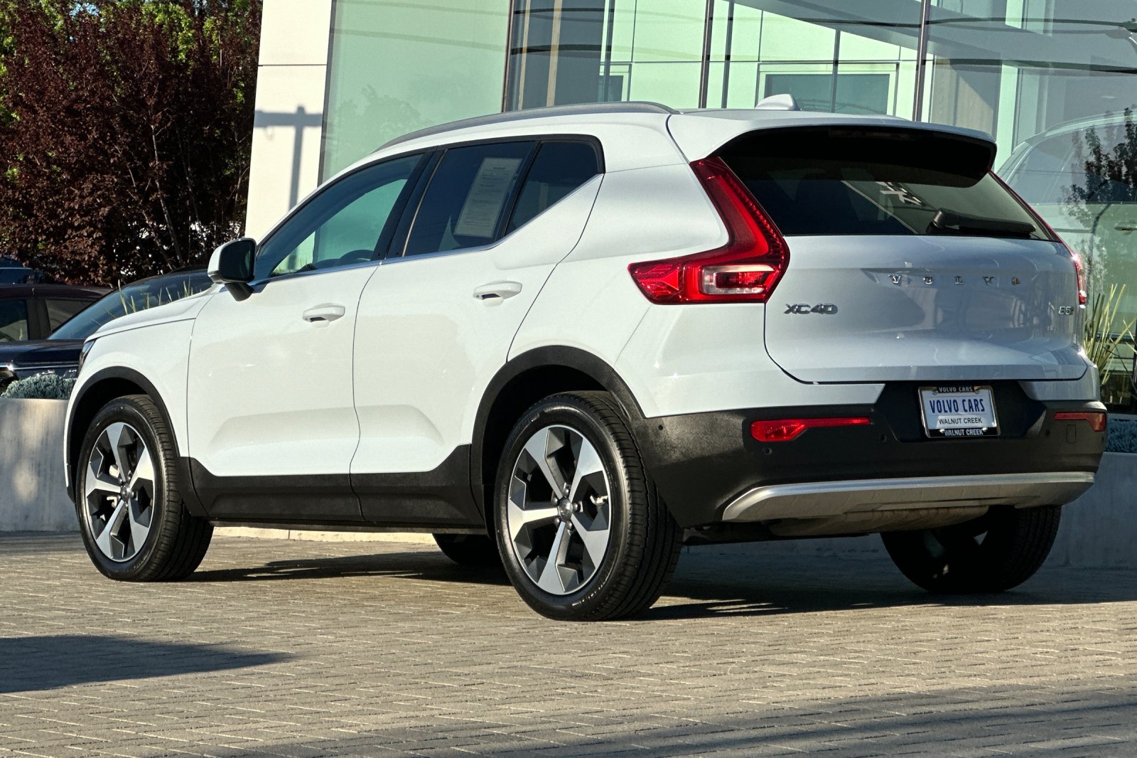 2025 Volvo XC40 B5 Plus Bright Theme photo 5