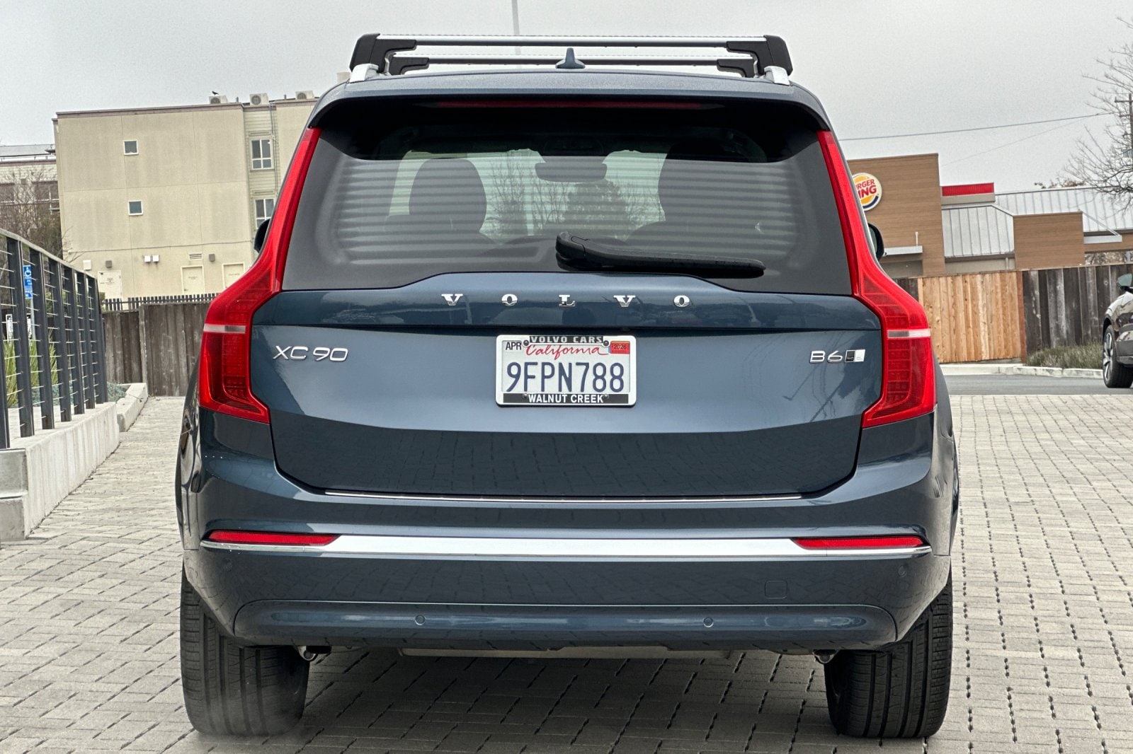 2023 Volvo XC90 B6 AWD Plus 6-Seater photo 4