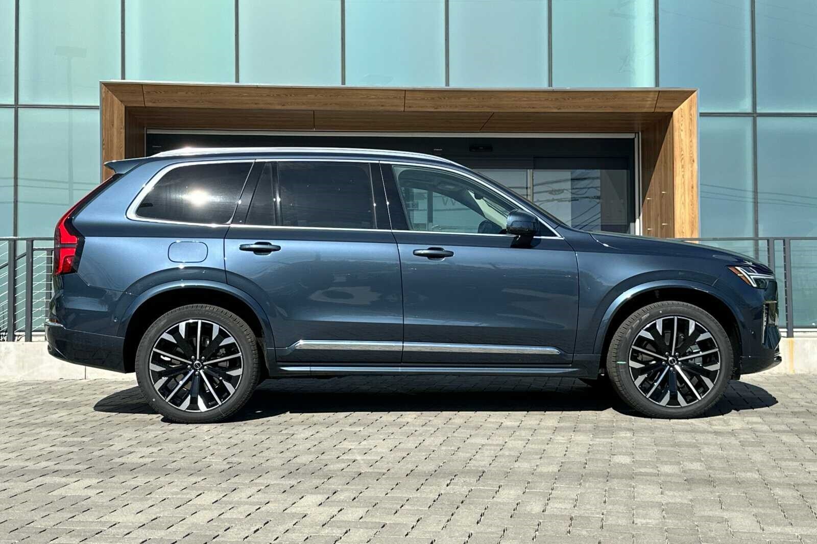 2025 Volvo XC90 Plus photo 3