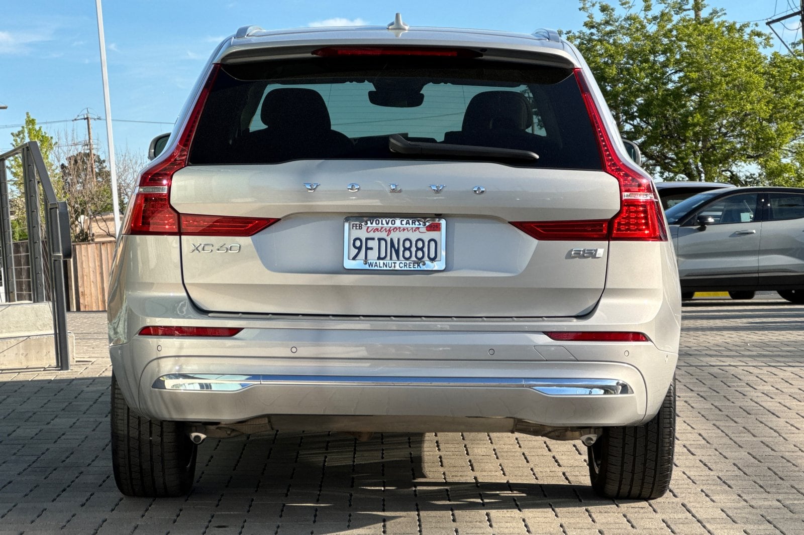 2023 Volvo XC60 B5 FWD Ultimate Bright photo 4