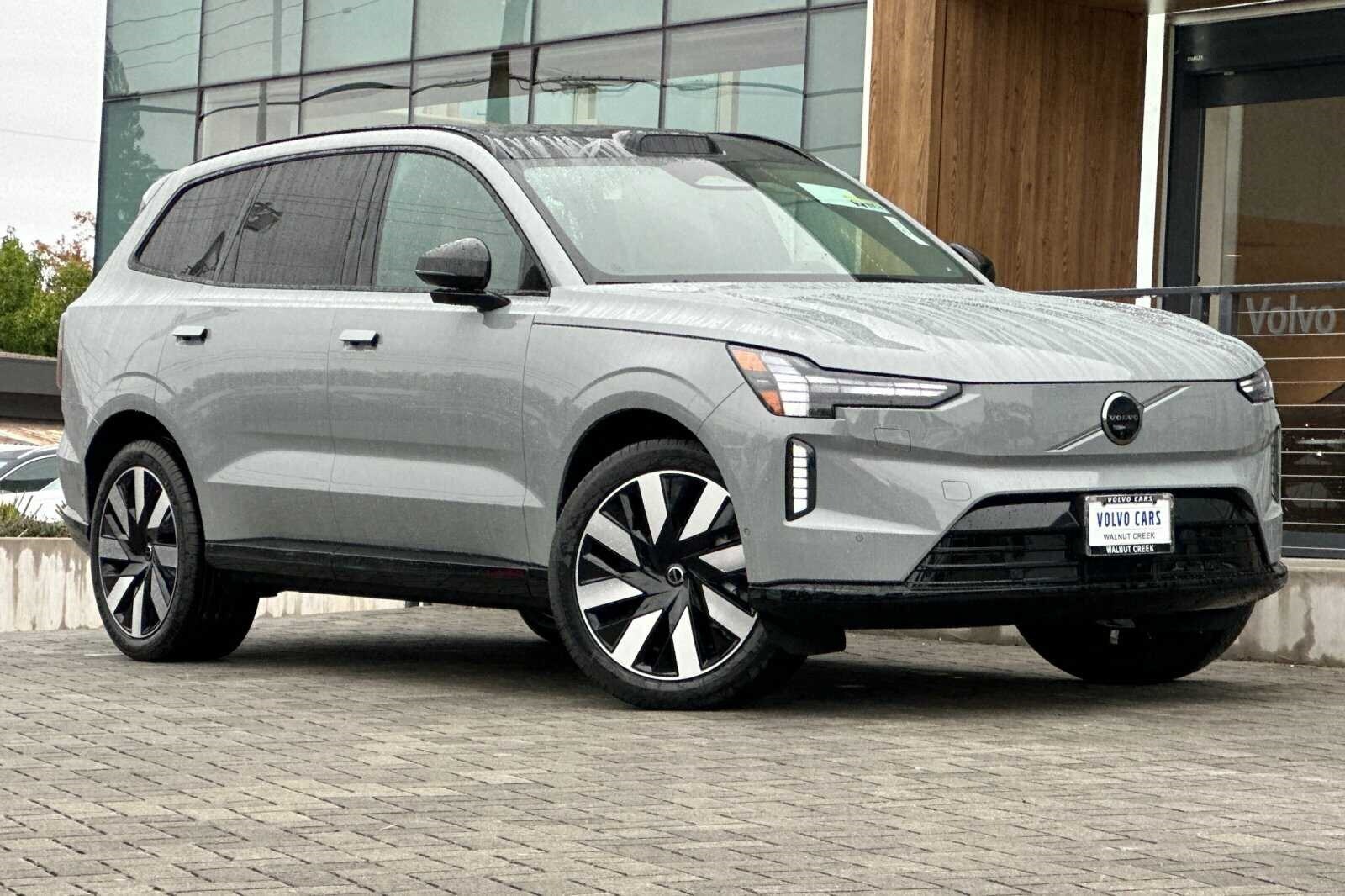 2025 Volvo EX90 Twin Motor Performance Plus photo 2