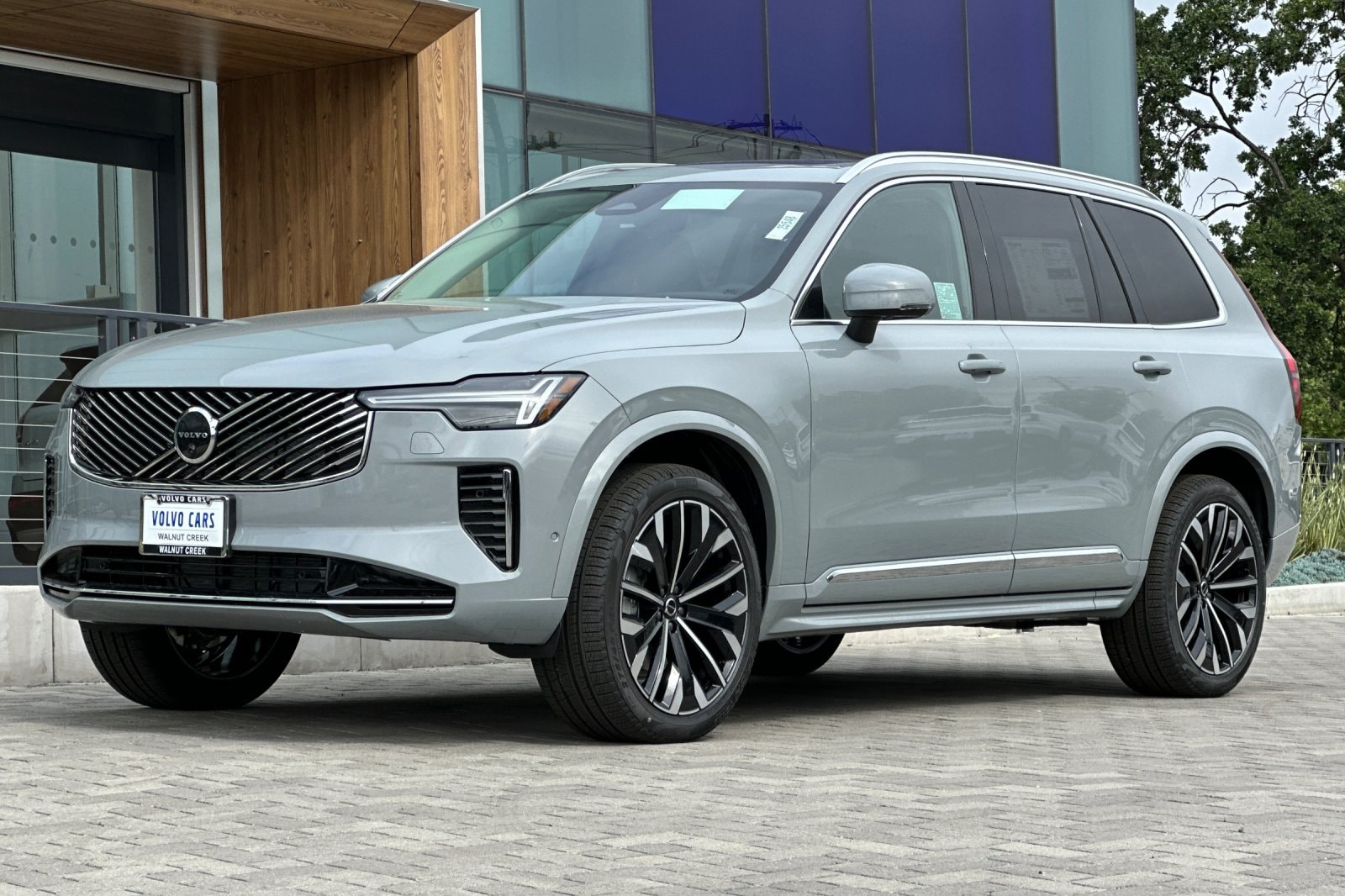 2025 Volvo XC90 Plus - Photo 8