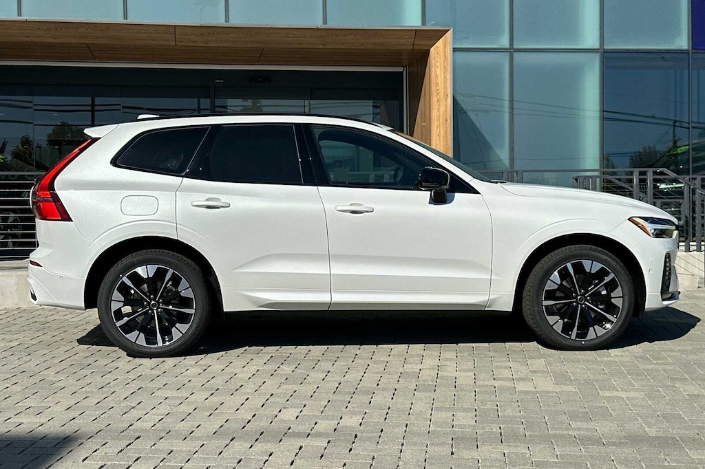 New 2026 Volvo XC60 B5 Plus SUV