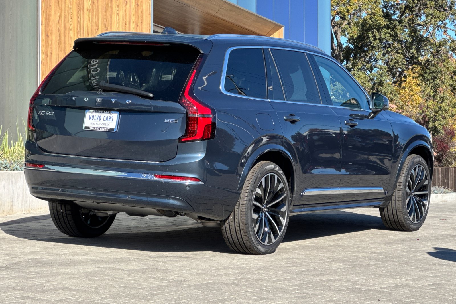 2026 Volvo XC90 B5 Plus photo 3