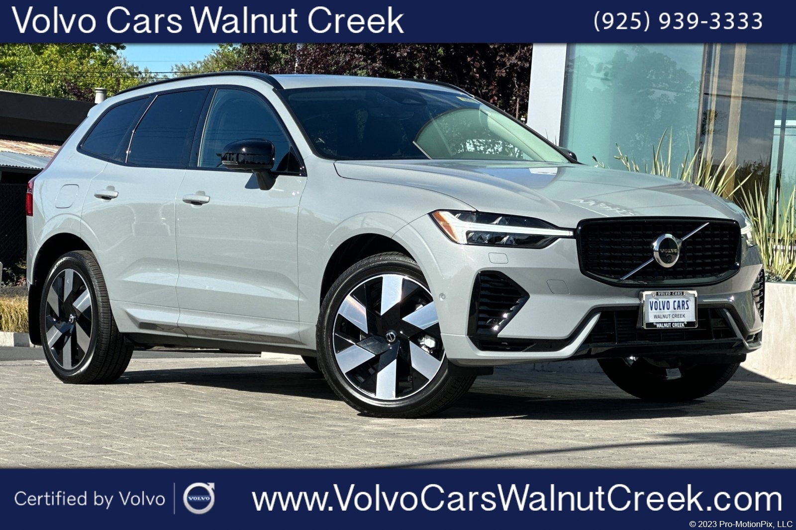 2024 Volvo XC60 T8 Plus Dark Theme AWD's photo