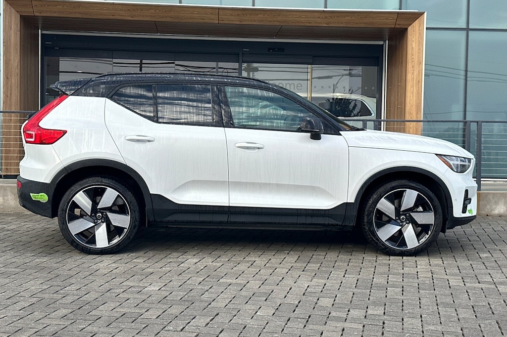 2023 Volvo XC40 Recharge Ultimate photo 3