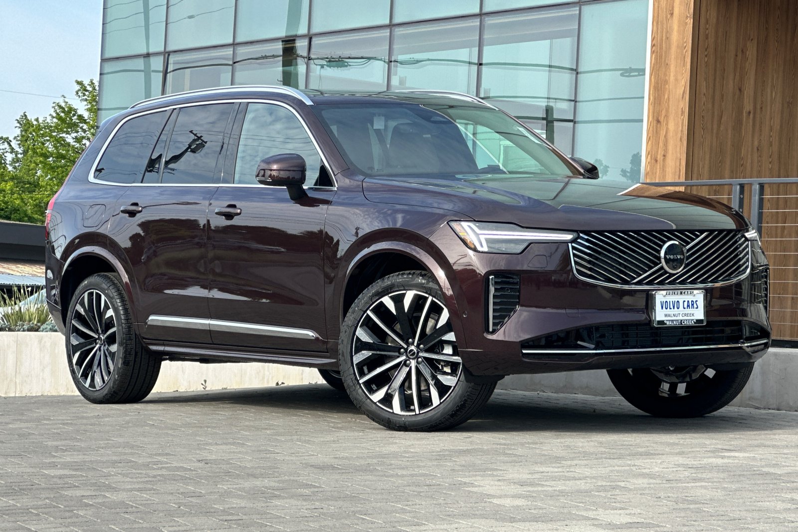 2025 Volvo XC90 B5 Plus photo 2