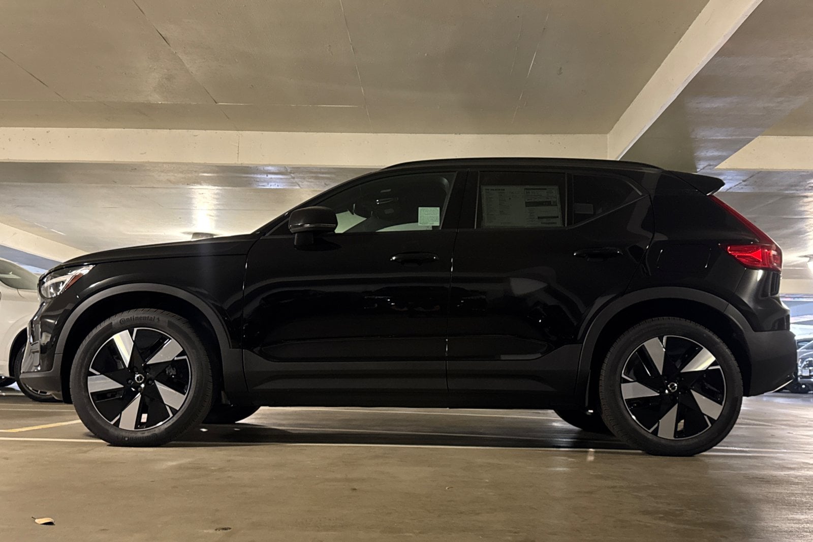 2025 Volvo EX40 Twin Motor Core photo 6