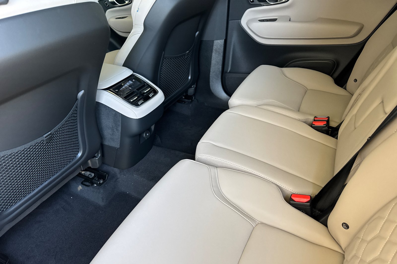 2025 Volvo XC90 Core - Photo 12