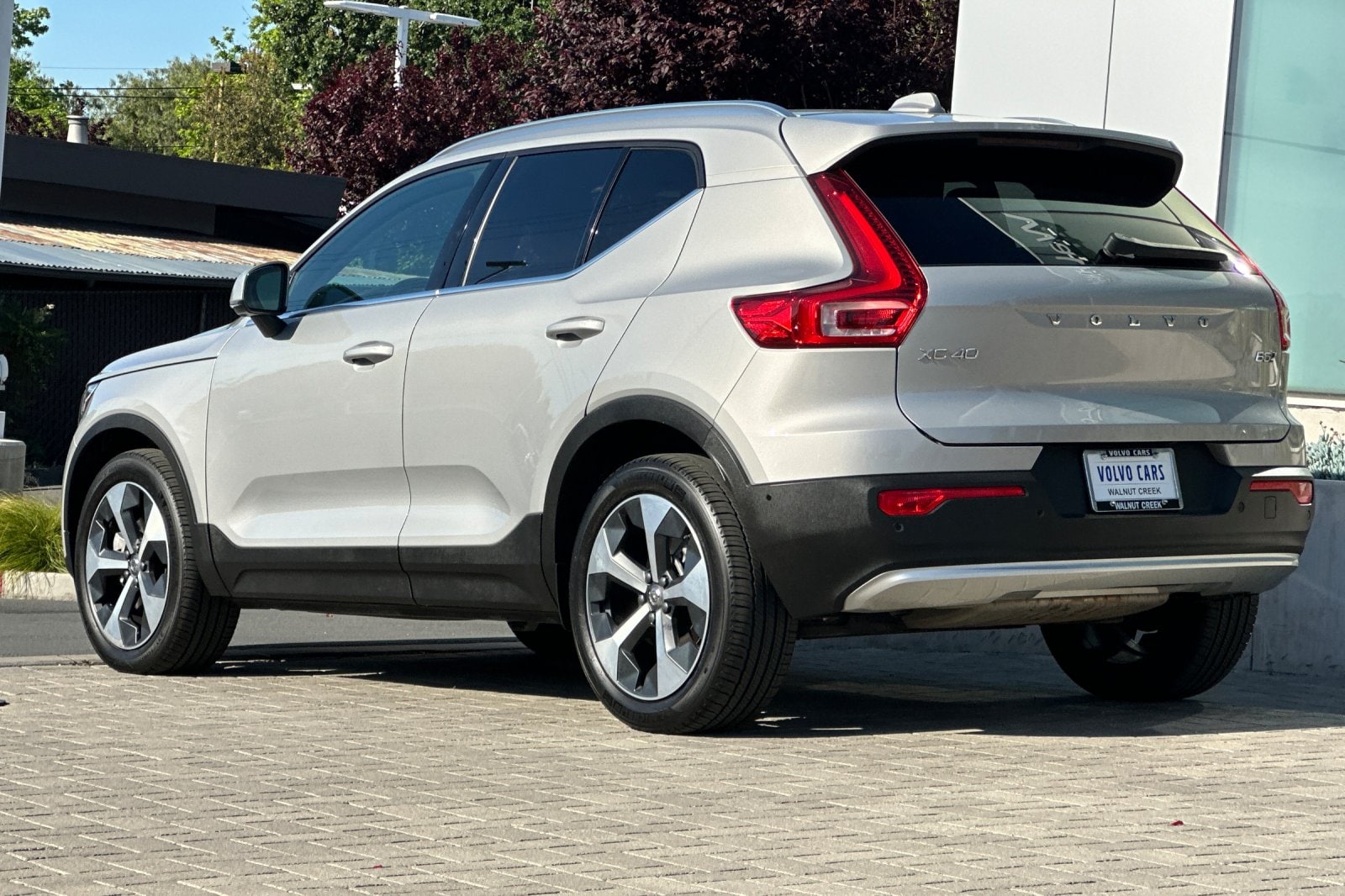 2025 Volvo XC40 B5 Plus Bright Theme photo 5