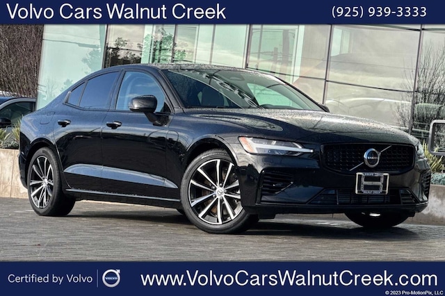 2023 Volvo S60 Recharge Plug-In Hybrid Plus Dark Sedan