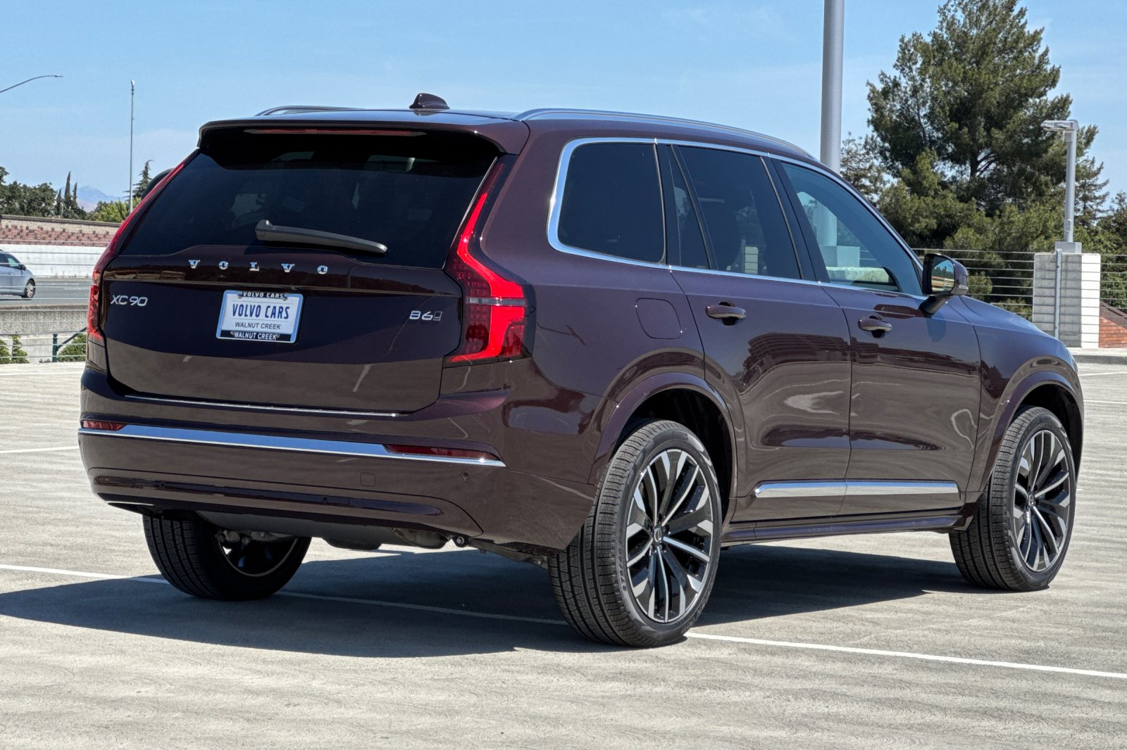 2025 Volvo XC90 Core photo 3