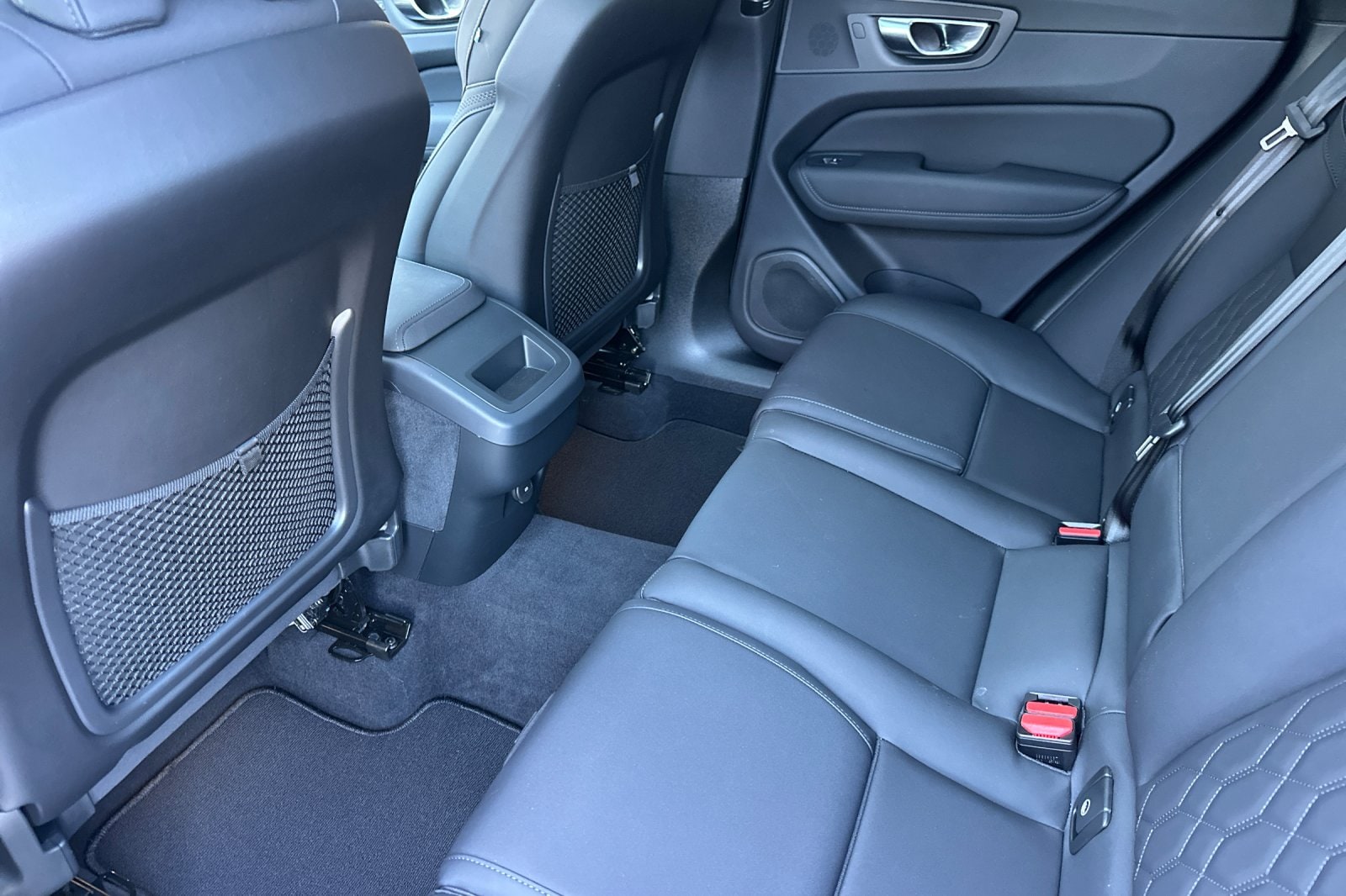 2026 Volvo XC60 Plus - Photo 12