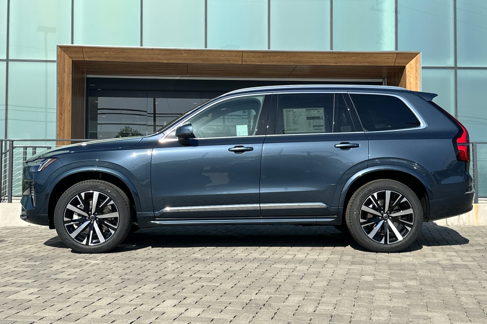 2025 Volvo XC90 Core - Photo 7