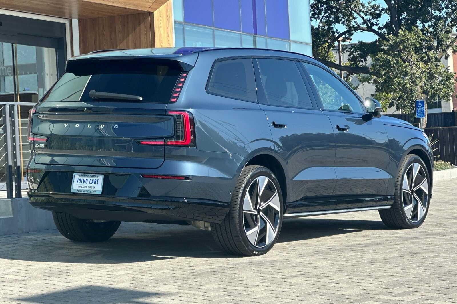 2025 Volvo EX90 Twin Motor Ultra photo 2