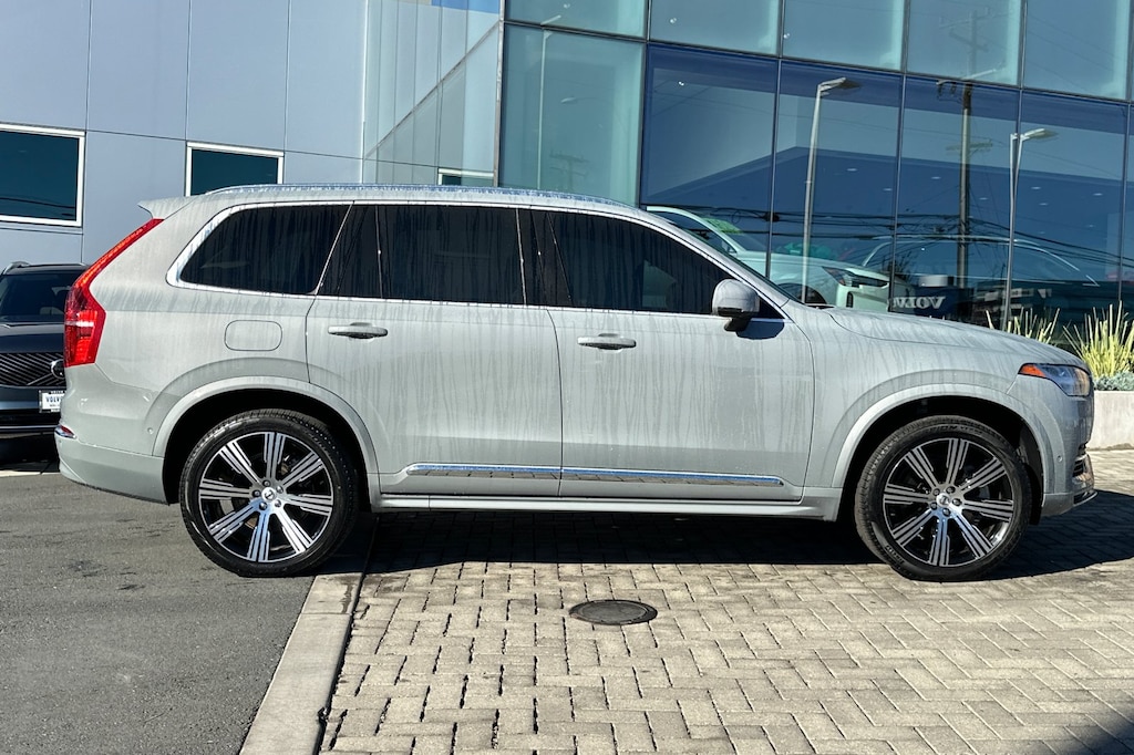 2025 Volvo XC90 T8 photo 3