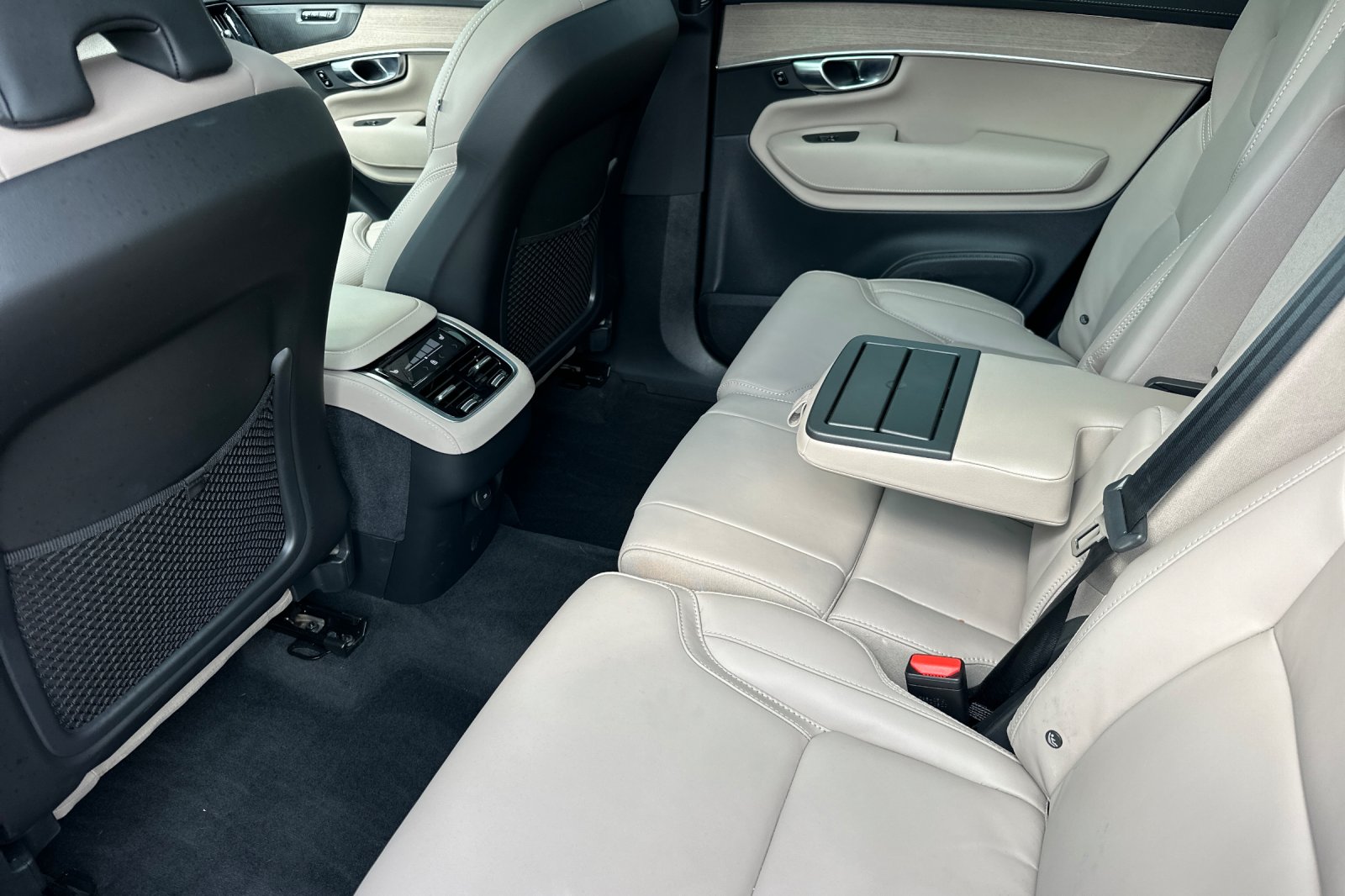 2026 Volvo XC90 Ultra - Photo 12