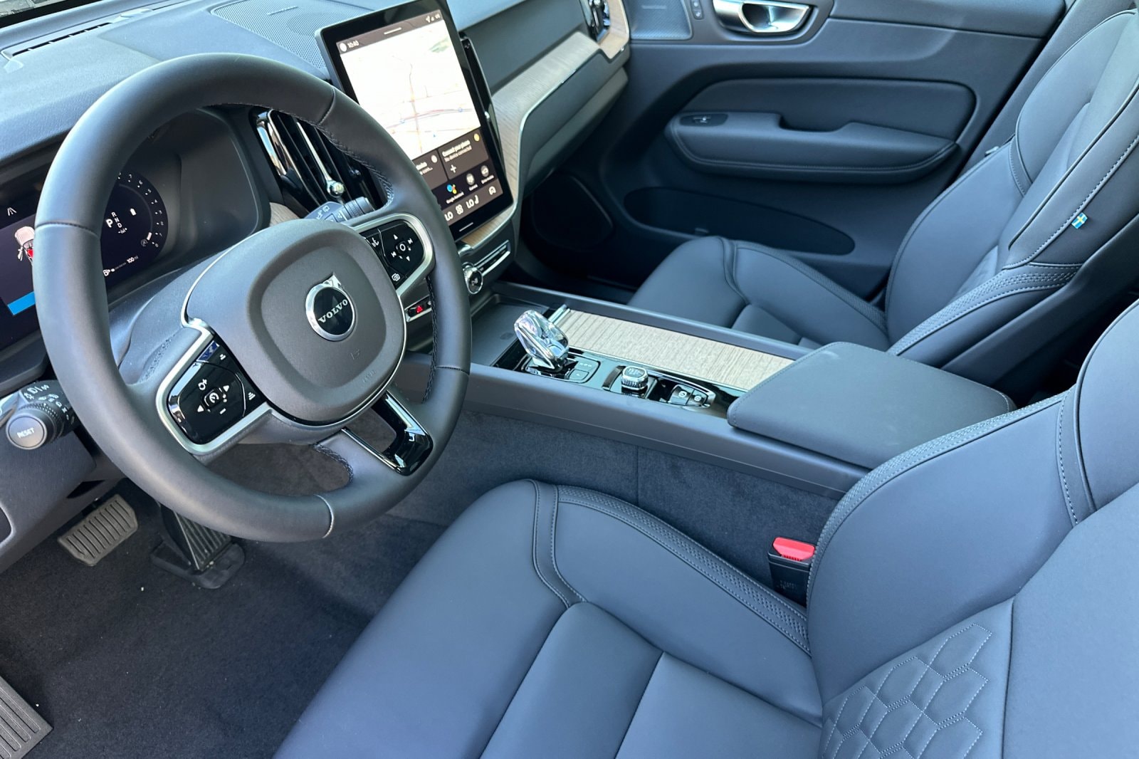 2026 Volvo XC60 Plus - Photo 10
