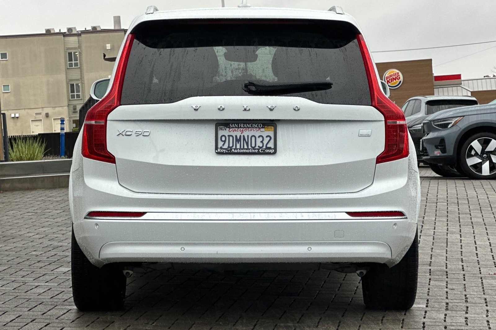 2023 Volvo XC90 Recharge Plug-In Hybrid Ultimate 6-Seater photo 4