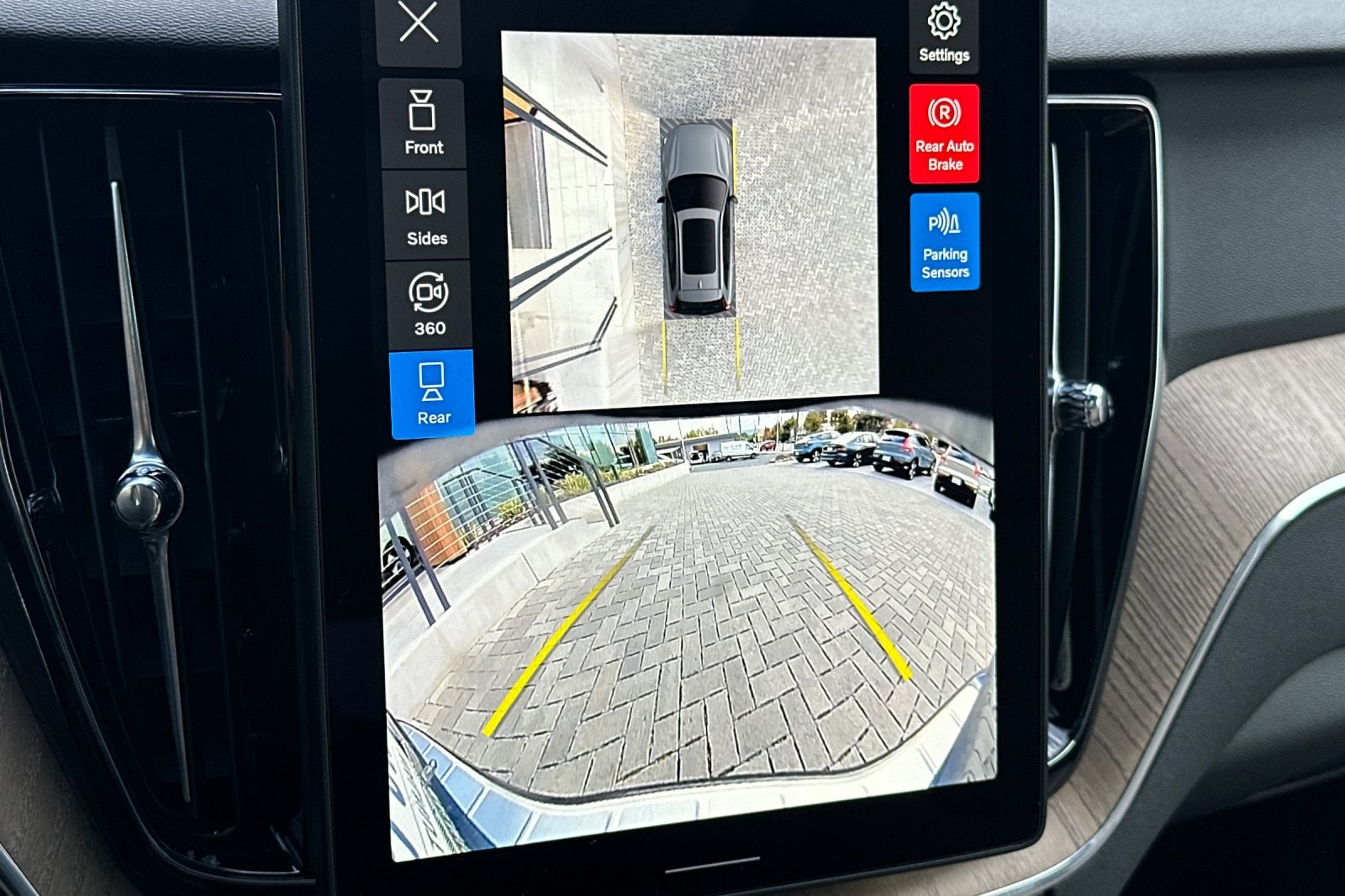 2026 Volvo XC60 Plus - Photo 19