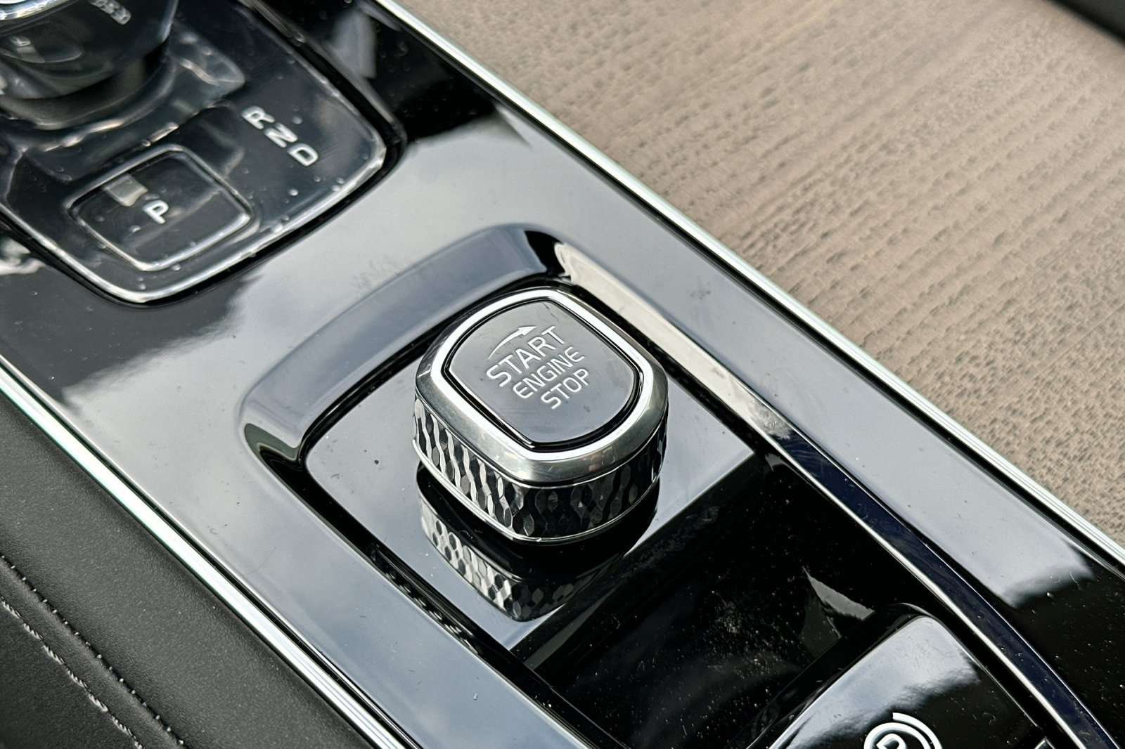 2025 Volvo XC90 Plus - Photo 22